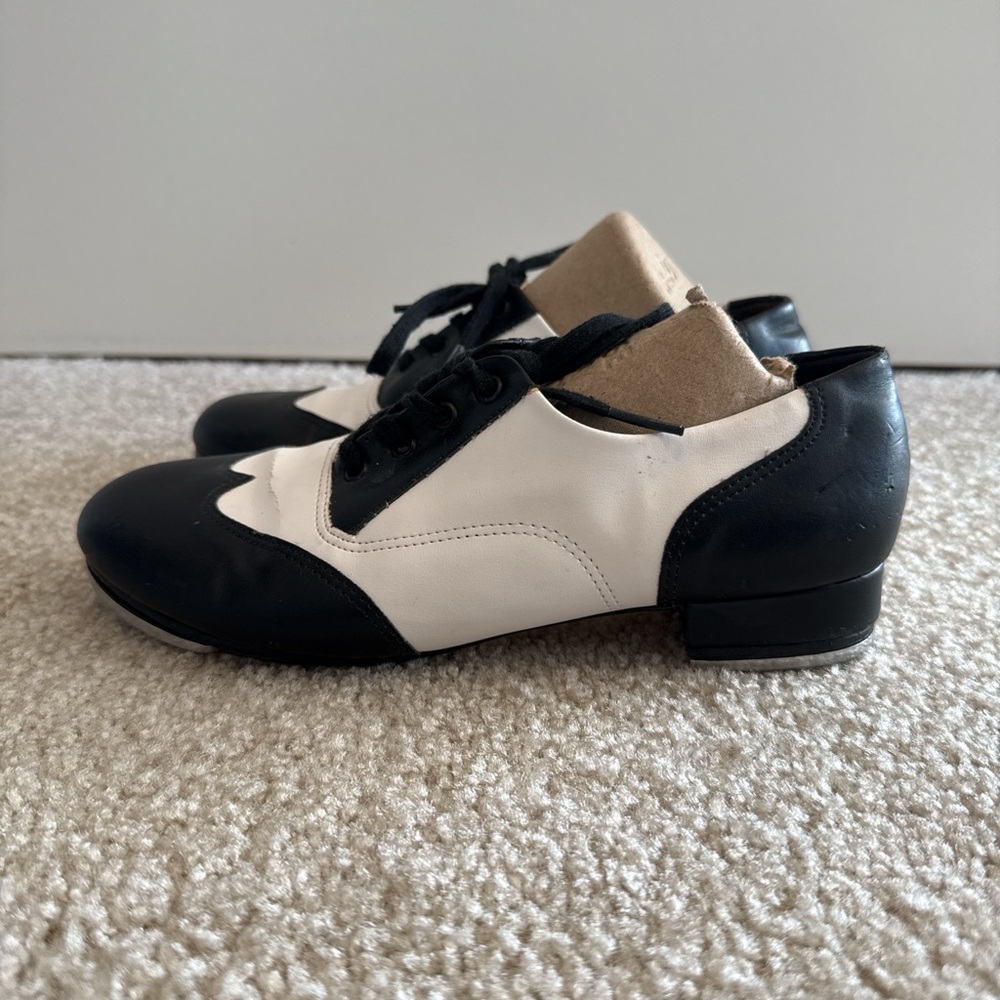 So Danca Women’s Trent T20 Black and White Oxford Tap Shoes